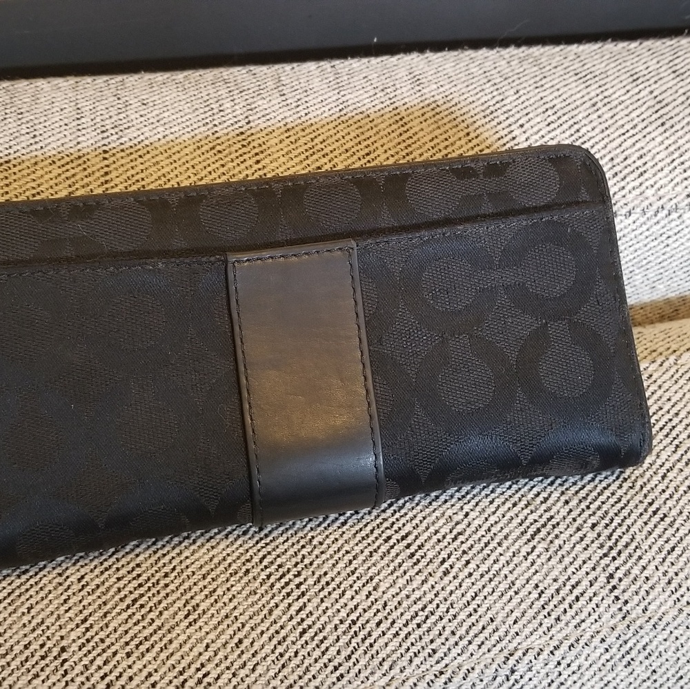 Coach Wallet - Picture 4 of 4